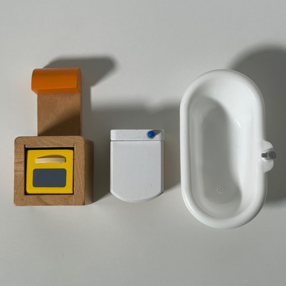 Melissa & Doug/ Hape Wood Dolls and Hape Assorted Wood Furniture Set of 12 (18B) - Picture 6 of 14